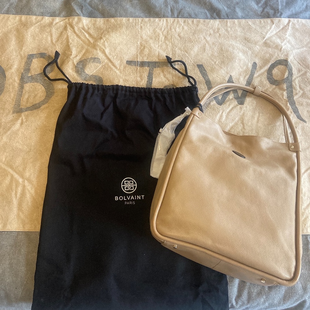 The Ines Shoulder Bag in Beige Sable